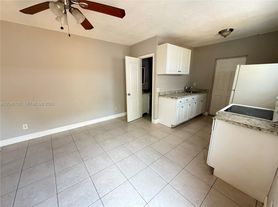 6012 SW 38th St, Miramar, FL