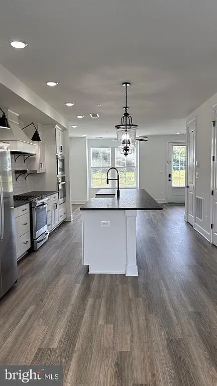 3 bed, 2.5 bath, 1632 sqft, $2,700 — Photo 2