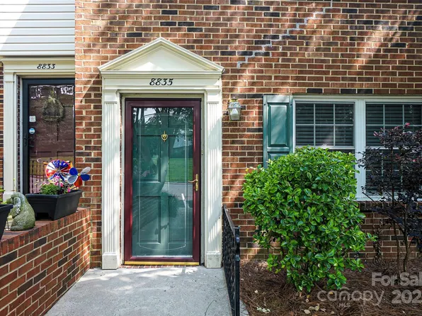 8835 Hunter Ridge Dr, Charlotte, NC 28226