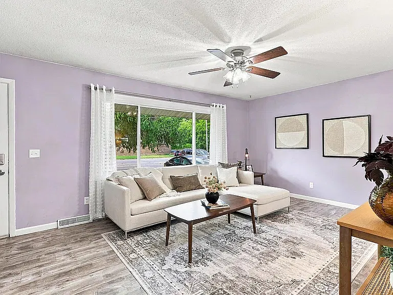 5 bed, 2566 sqft, $3,500 — Photo 2