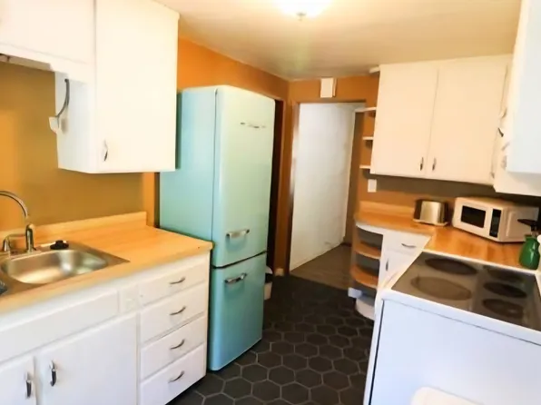 513 Broad St, Warrensburg, MO 64093