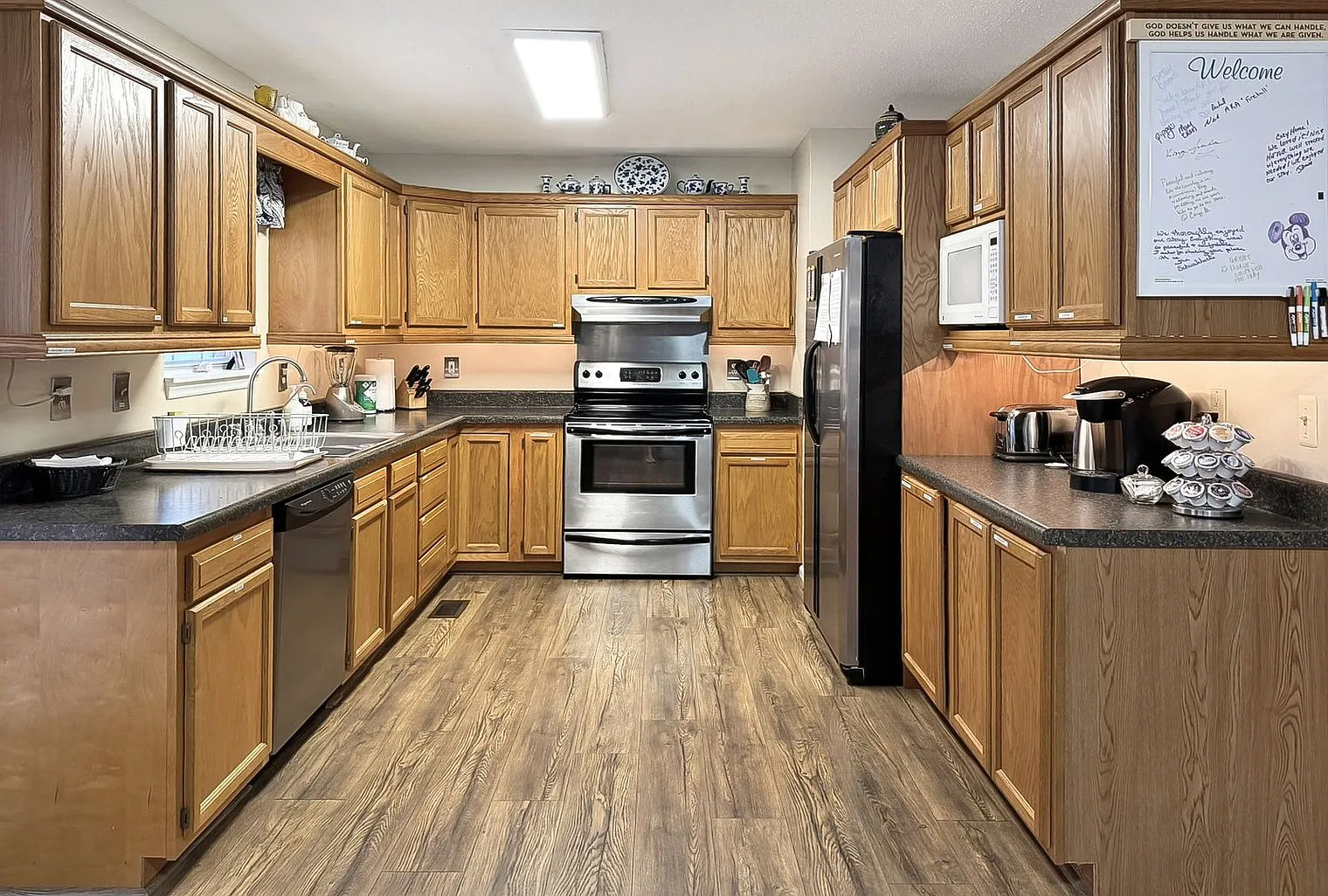 4 bed, 2.5 bath, 1689 sqft, $4,743 — Photo 4