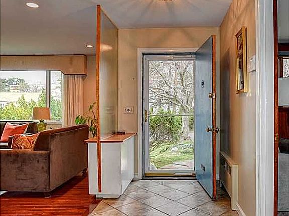 5th image of 29 Cole Farm Ct