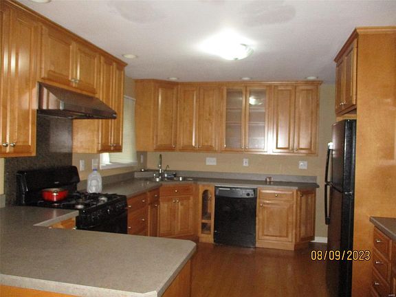 4th image of 689 Watersedge Dr