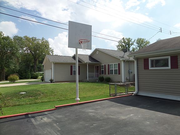 5th image of 985 Wanda Dr