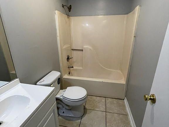 3rd image of 214 Green St