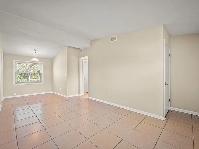 909 Westgate Dr — Photo 6