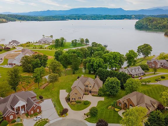 3rd image of 118 Luxury Ln