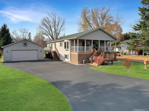 4221 9th St, Menominee, MI 49858