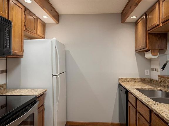 3rd image of 3 Beacon Park APT C