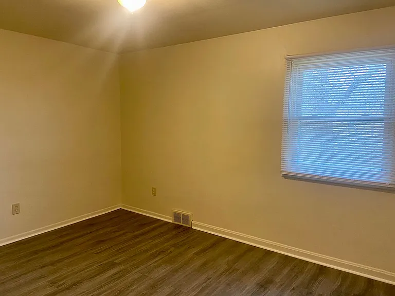 2904-2910 Tamarack Dr — Photo 9