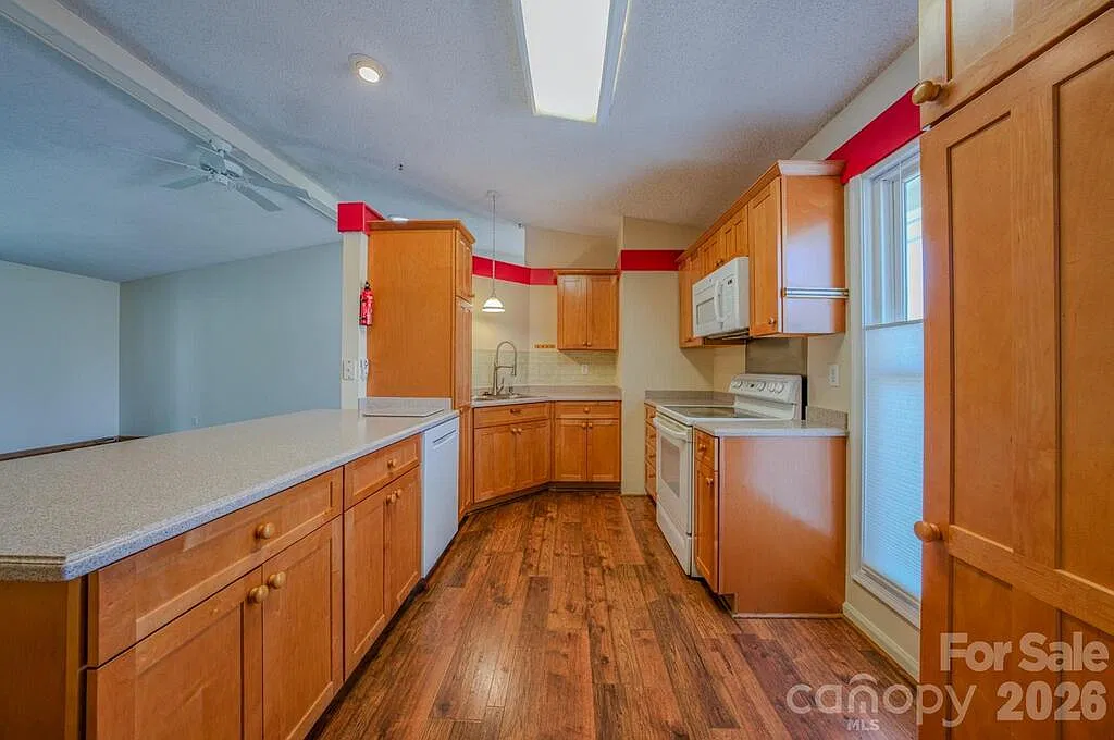 3 bed, 1176 sqft, $1,500 — Photo 4