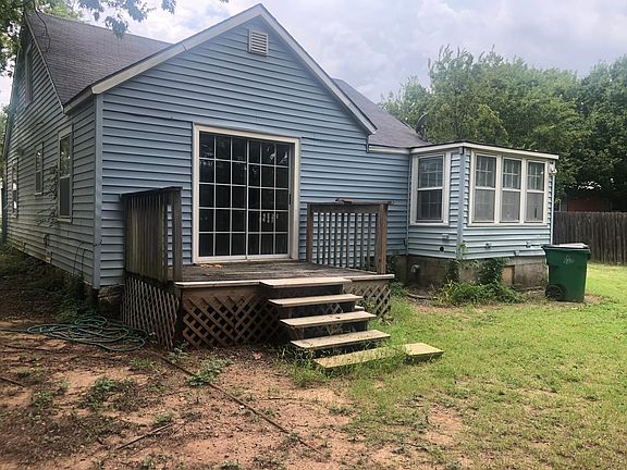 2nd image of 905 E Tarrant St