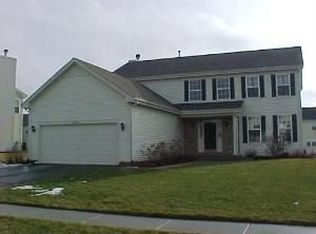 207 W Olmsted Ln, Round Lake, IL 60073