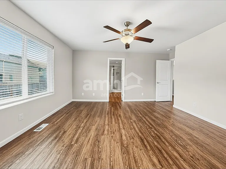 245 Iris Ln — Photo 11