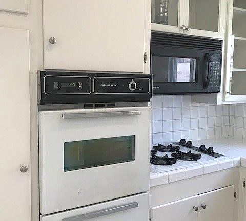4th image of 939 Larrabee St APT 10