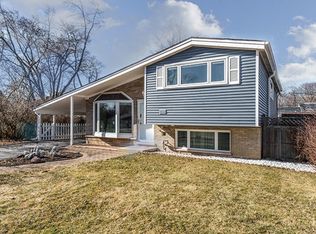 208 Valerie Ct, Glenview, IL 60025