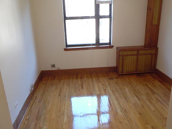 5th image of 302 W 76th St APT 4A