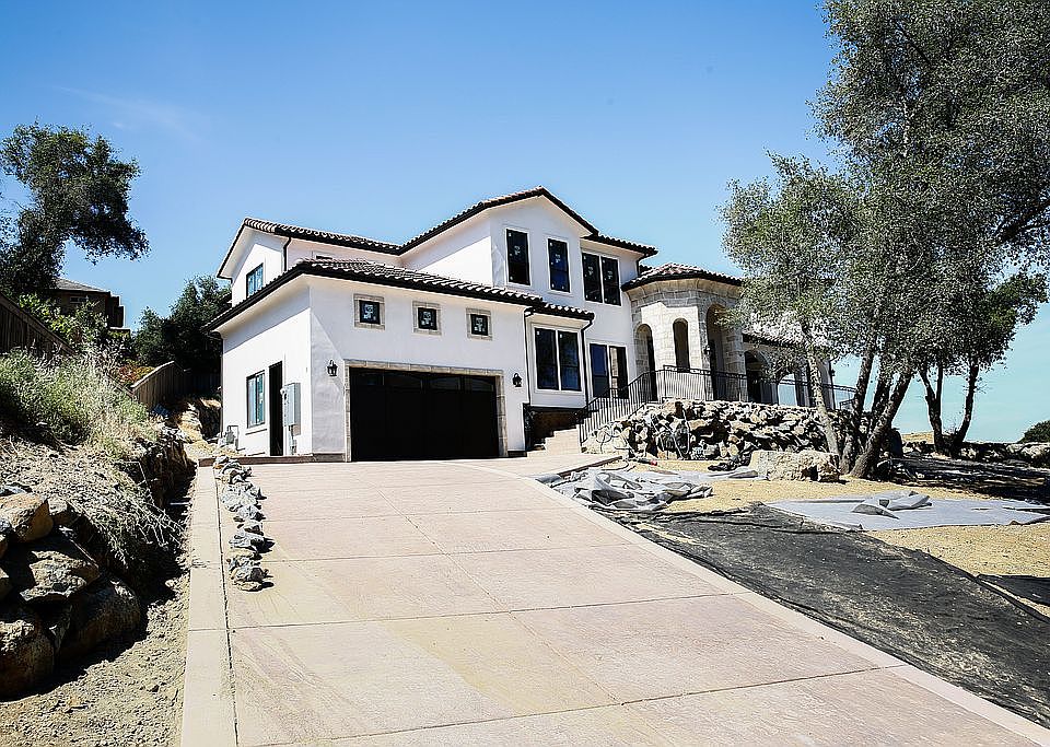 1st image of 3072 Corsica Dr