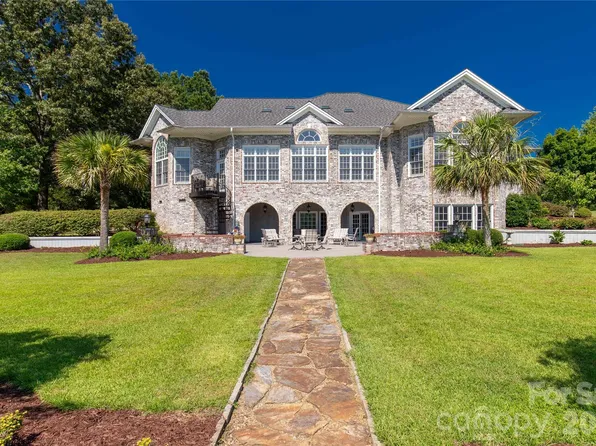 747 Shoreline Dr, Lancaster, SC 29720