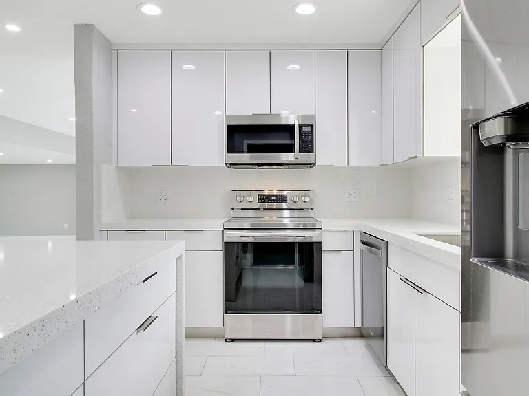 1231 SW 32nd St — Photo 14