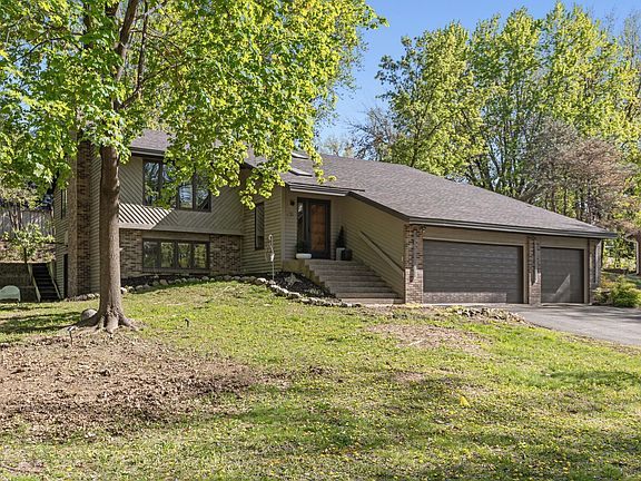 3rd image of 131 Oak Shore Dr