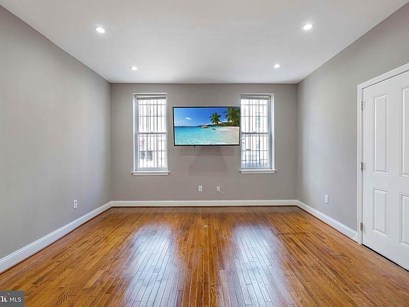 2nd image of 1757-59 Frankford Ave #1