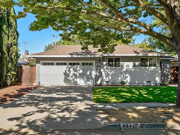 3rd image of 4842 Kingdale Dr