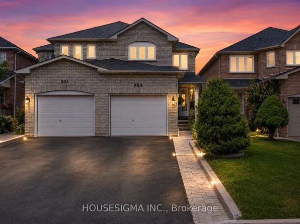 902 Applecroft Cir, Mississauga, ON L5V 2A7
