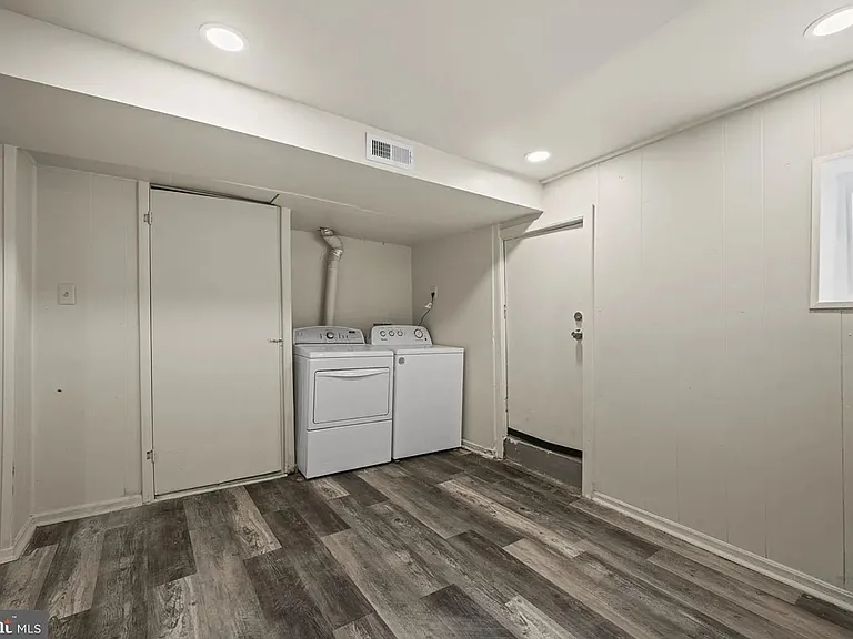 3030 Windsor Ave — Photo 9