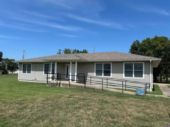 1310 Housatonic St, Burlington, KS 66839