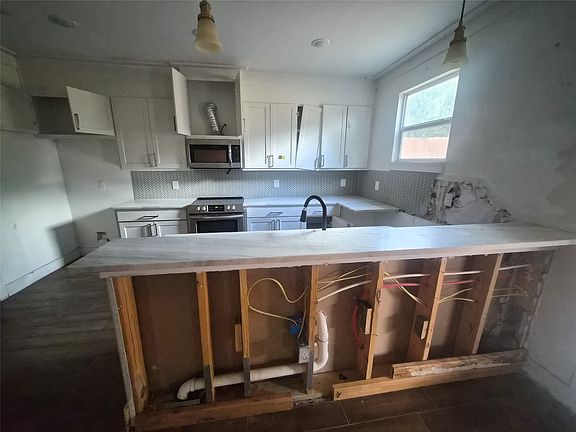 3rd image of 5817 Stonegate Cir