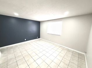 616 S 19th St #5, Lincoln, NE 68510
