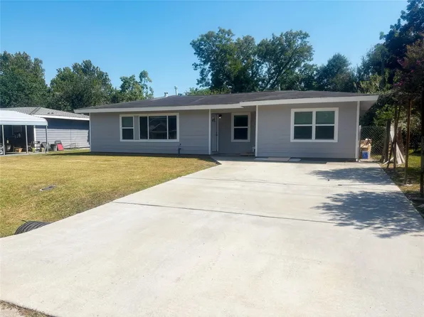 225 Sarlee Dr, La Marque, TX 77568