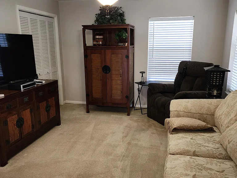 70 Oak Village Blvd — Photo 13