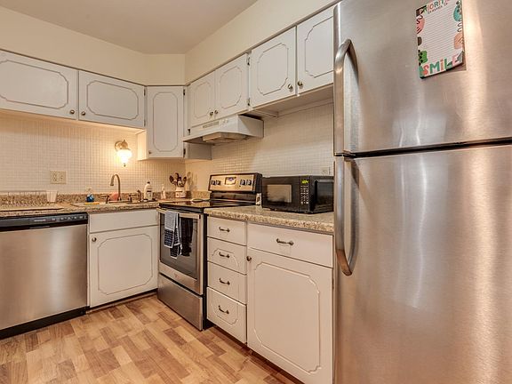 5th image of 3107 Garnette Dr APT D8