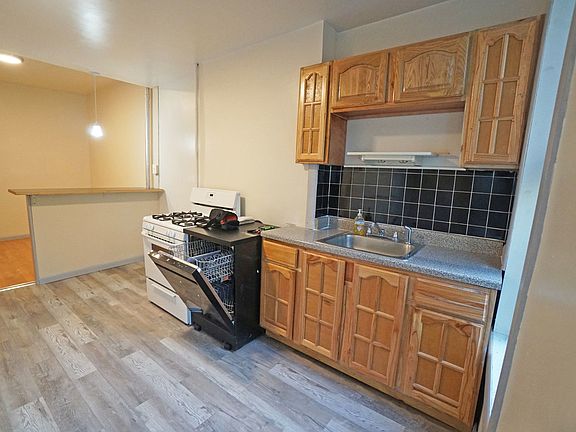 3rd image of 530 6th Ave Floor 1