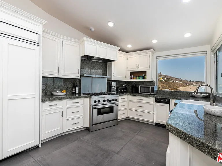 26044 E Pacific Coast Hwy — Photo 16