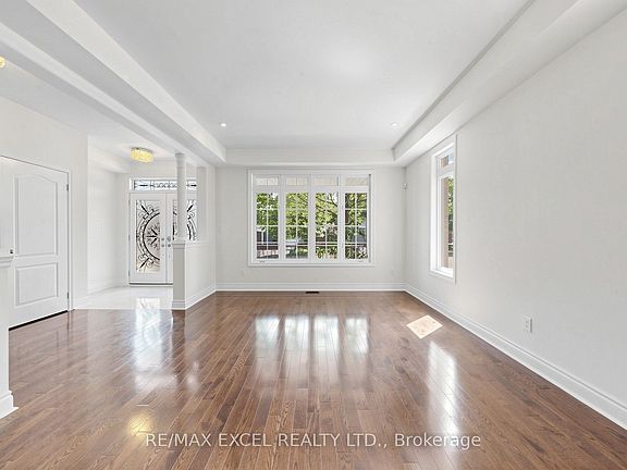 5th image of 1062 Blackhall Cres