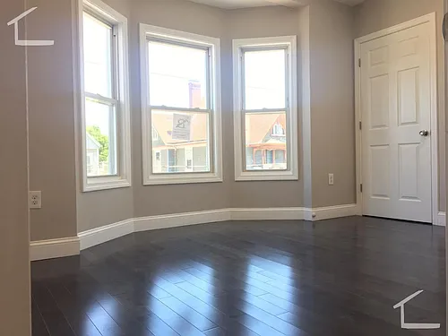 77 Linden St #2R Photo 1