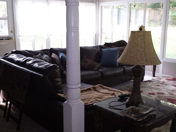 3rd image of 808 Columbia Ave