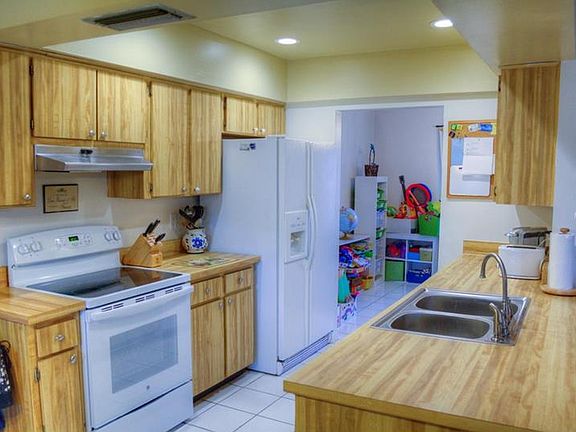 4th image of 16525 Silverhill Dr