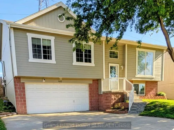 7602 Howell St, Omaha, NE 68122