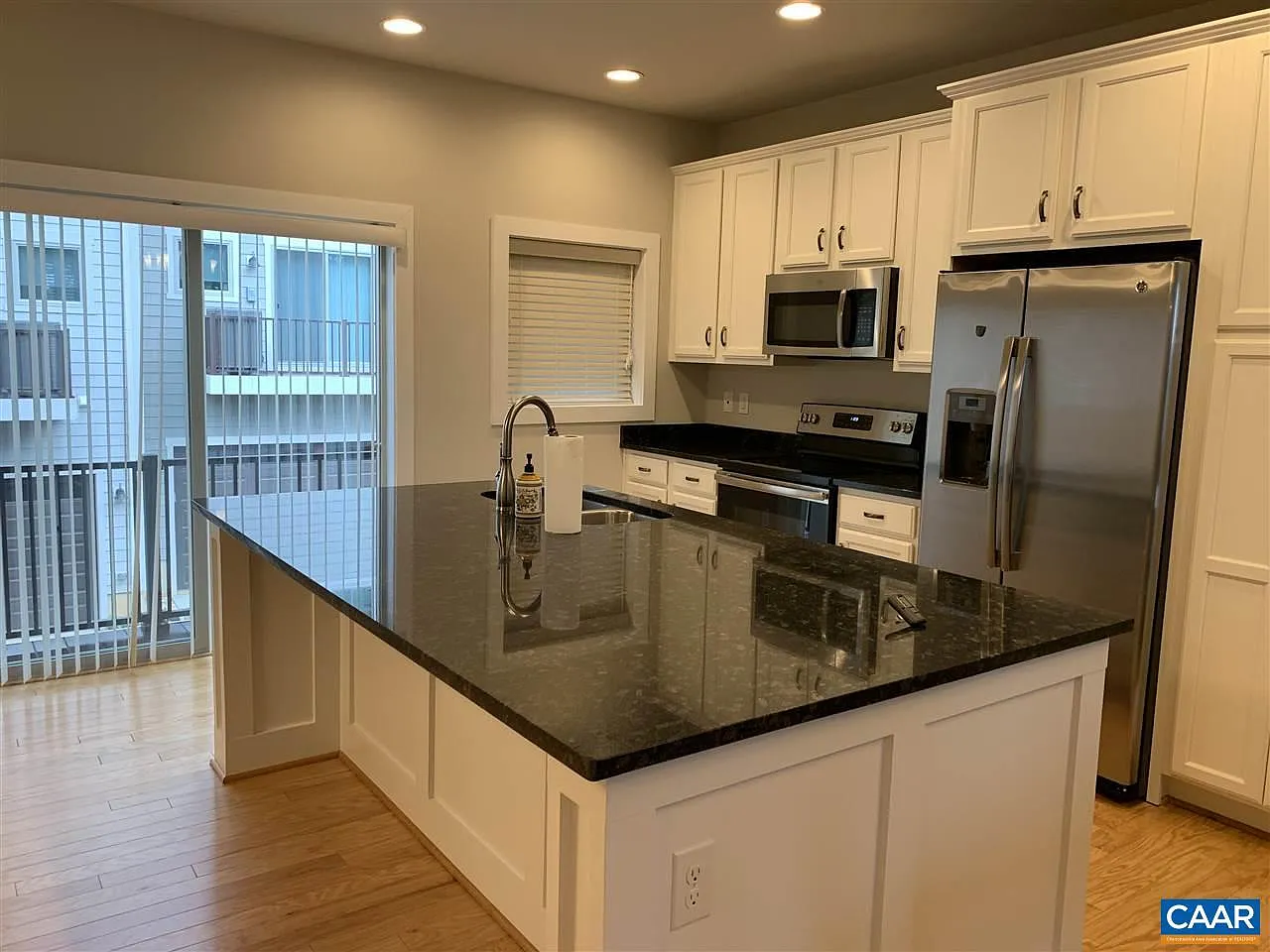 3 bed, 1798 sqft, $2,600 — Photo 2