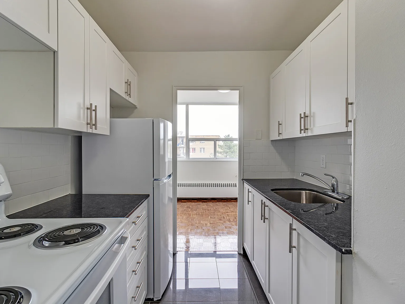 2900 Bathurst Street - Emerald Towers — Photo 3
