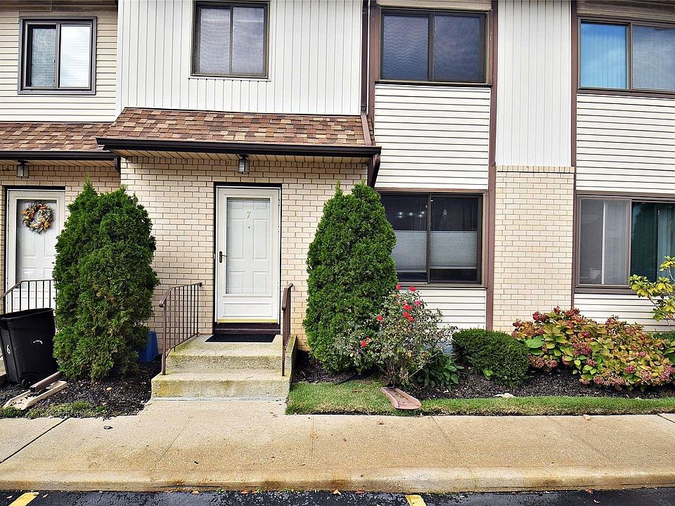1st image of 15 Franklin Place #7