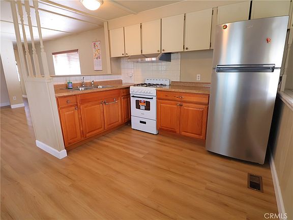3rd image of 3026 Bartlett Ave