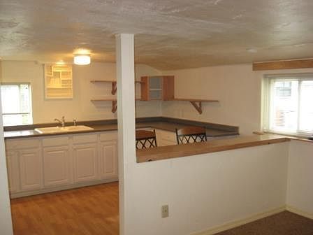 3rd image of 413 1/2 N Quaw Blvd