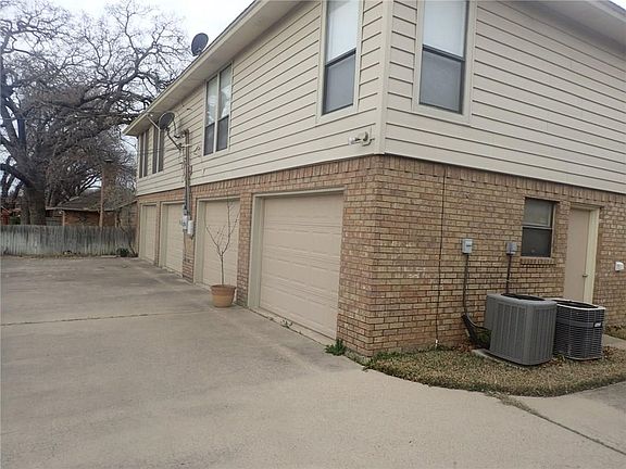 3rd image of 1902 Turf Club Dr APT A