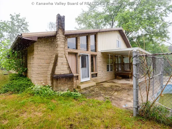 45 Pioneer Ln, Charleston, WV 25312